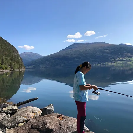 Panorama Logde Stryn, With Jacuzzi, Sauna And Spectacular Views! סטרין