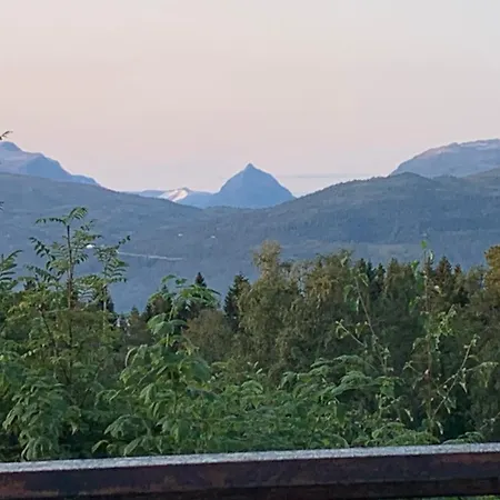בית נופש Panorama Logde Stryn, With Jacuzzi, Sauna And Spectacular Views! סטרין