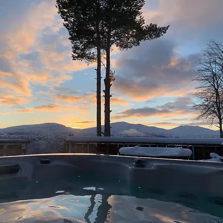 Panorama Logde Stryn, With Jacuzzi, Sauna And Spectacular Views! בית נופש